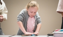 Karmel i balony na Zamku Piastowskim. Atrakcje dla dzieci w ramach akcji Wakacje w Powiecie (10)