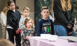 Karmel i balony na Zamku Piastowskim. Atrakcje dla dzieci w ramach akcji Wakacje w Powiecie (11)