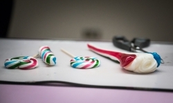 Karmel i balony na Zamku Piastowskim. Atrakcje dla dzieci w ramach akcji Wakacje w Powiecie (17)