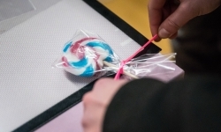 Karmel i balony na Zamku Piastowskim. Atrakcje dla dzieci w ramach akcji Wakacje w Powiecie (7)