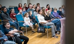 Karmel i balony na Zamku Piastowskim. Atrakcje dla dzieci w ramach akcji Wakacje w Powiecie (2)