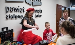 Karmel i balony na Zamku Piastowskim. Atrakcje dla dzieci w ramach akcji Wakacje w Powiecie (18)