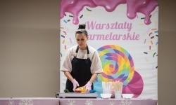 Karmel i balony na Zamku Piastowskim. Atrakcje dla dzieci w ramach akcji Wakacje w Powiecie (4)