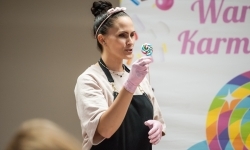 Karmel i balony na Zamku Piastowskim. Atrakcje dla dzieci w ramach akcji Wakacje w Powiecie (15)