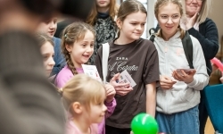 Karmel i balony na Zamku Piastowskim. Atrakcje dla dzieci w ramach akcji Wakacje w Powiecie (18)