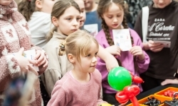 Karmel i balony na Zamku Piastowskim. Atrakcje dla dzieci w ramach akcji Wakacje w Powiecie (20)