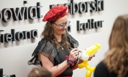 Karmel i balony na Zamku Piastowskim. Atrakcje dla dzieci w ramach akcji Wakacje w Powiecie (7)