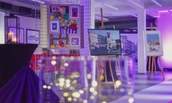 Magiczny wernisaż prac młodych tw&oacute;rc&oacute;w w zamkowej słodowni (10)