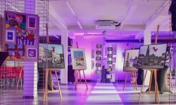 Magiczny wernisaż prac młodych tw&oacute;rc&oacute;w w zamkowej słodowni (12)