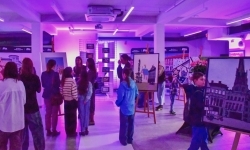 Magiczny wernisaż prac młodych tw&oacute;rc&oacute;w w zamkowej słodowni (1)