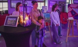 Magiczny wernisaż prac młodych tw&oacute;rc&oacute;w w zamkowej słodowni (4)