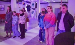 Magiczny wernisaż prac młodych tw&oacute;rc&oacute;w w zamkowej słodowni (5)