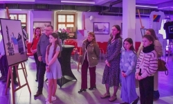 Magiczny wernisaż prac młodych tw&oacute;rc&oacute;w w zamkowej słodowni (6)