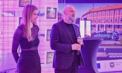 Magiczny wernisaż prac młodych tw&oacute;rc&oacute;w w zamkowej słodowni (9)