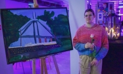 Magiczny wernisaż prac młodych tw&oacute;rc&oacute;w w zamkowej słodowni (15)