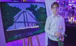 Magiczny wernisaż prac młodych tw&oacute;rc&oacute;w w zamkowej słodowni (18)