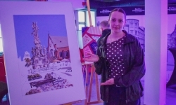 Magiczny wernisaż prac młodych tw&oacute;rc&oacute;w w zamkowej słodowni (19)