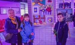 Magiczny wernisaż prac młodych tw&oacute;rc&oacute;w w zamkowej słodowni (2)