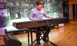 Muzyczne powitanie wiosny na Zamku Piastowskim &ndash; koncert uczni&oacute;w Ogniska Muzycznego Fulnart (5)