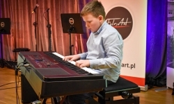 Muzyczne powitanie wiosny na Zamku Piastowskim &ndash; koncert uczni&oacute;w Ogniska Muzycznego Fulnart (6)