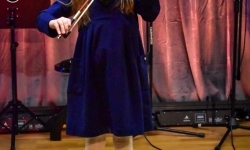 Muzyczne powitanie wiosny na Zamku Piastowskim &ndash; koncert uczni&oacute;w Ogniska Muzycznego Fulnart (4)