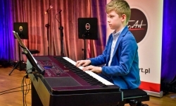 Muzyczne powitanie wiosny na Zamku Piastowskim &ndash; koncert uczni&oacute;w Ogniska Muzycznego Fulnart (5)