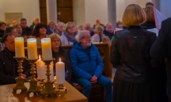 Pieśni wielkopostne w kaplicy zamkowej. Owacje na stojąco dla scholi &bdquo;Od Serca&rdquo; (12)