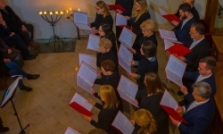 Pieśni wielkopostne w kaplicy zamkowej. Owacje na stojąco dla scholi &bdquo;Od Serca&rdquo; (14)