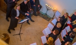 Pieśni wielkopostne w kaplicy zamkowej. Owacje na stojąco dla scholi &bdquo;Od Serca&rdquo; (15)