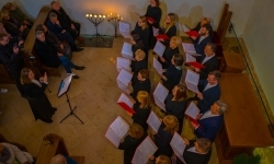 Pieśni wielkopostne w kaplicy zamkowej. Owacje na stojąco dla scholi &bdquo;Od Serca&rdquo; (17)