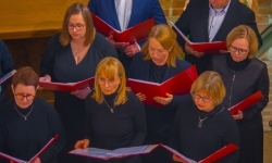 Pieśni wielkopostne w kaplicy zamkowej. Owacje na stojąco dla scholi &bdquo;Od Serca&rdquo; (18)