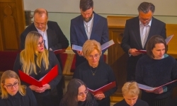 Pieśni wielkopostne w kaplicy zamkowej. Owacje na stojąco dla scholi &bdquo;Od Serca&rdquo; (19)