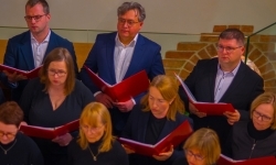 Pieśni wielkopostne w kaplicy zamkowej. Owacje na stojąco dla scholi &bdquo;Od Serca&rdquo; (20)