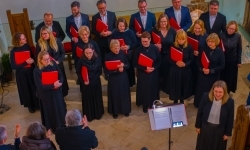 Pieśni wielkopostne w kaplicy zamkowej. Owacje na stojąco dla scholi &bdquo;Od Serca&rdquo; (14)