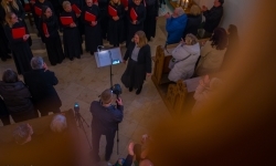 Pieśni wielkopostne w kaplicy zamkowej. Owacje na stojąco dla scholi &bdquo;Od Serca&rdquo; (15)