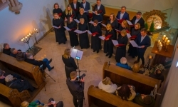 Pieśni wielkopostne w kaplicy zamkowej. Owacje na stojąco dla scholi &bdquo;Od Serca&rdquo; (6)