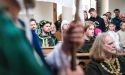 W zamkowej kaplicy odbyło się pasowanie na rycerza (5)