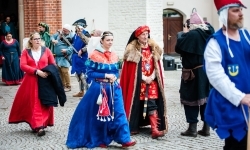 W zamkowej kaplicy odbyło się pasowanie na rycerza (15)