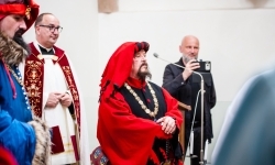 W zamkowej kaplicy odbyło się pasowanie na rycerza (3)