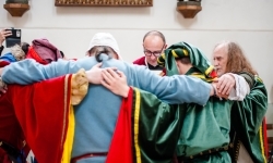 W zamkowej kaplicy odbyło się pasowanie na rycerza (9)