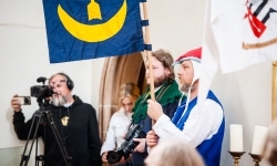 W zamkowej kaplicy odbyło się pasowanie na rycerza (14)