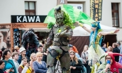 Szczudlarze i smok z grupy STEAM SHOW z Białorusi (11)