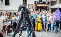 Szczudlarze i smok z grupy STEAM SHOW z Białorusi (1)