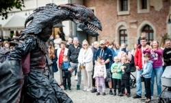 Szczudlarze i smok z grupy STEAM SHOW z Białorusi (3)