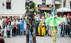 Szczudlarze i smok z grupy STEAM SHOW z Białorusi (4)