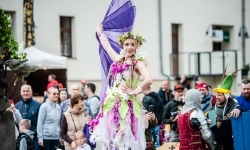 Szczudlarze i smok z grupy STEAM SHOW z Białorusi (5)