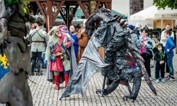 Szczudlarze i smok z grupy STEAM SHOW z Białorusi (7)