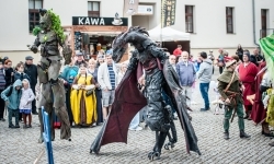 Szczudlarze i smok z grupy STEAM SHOW z Białorusi (10)