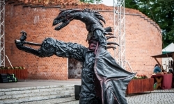 Szczudlarze i smok z grupy STEAM SHOW z Białorusi (6)