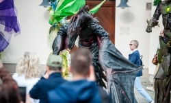 Szczudlarze i smok z grupy STEAM SHOW z Białorusi (4)